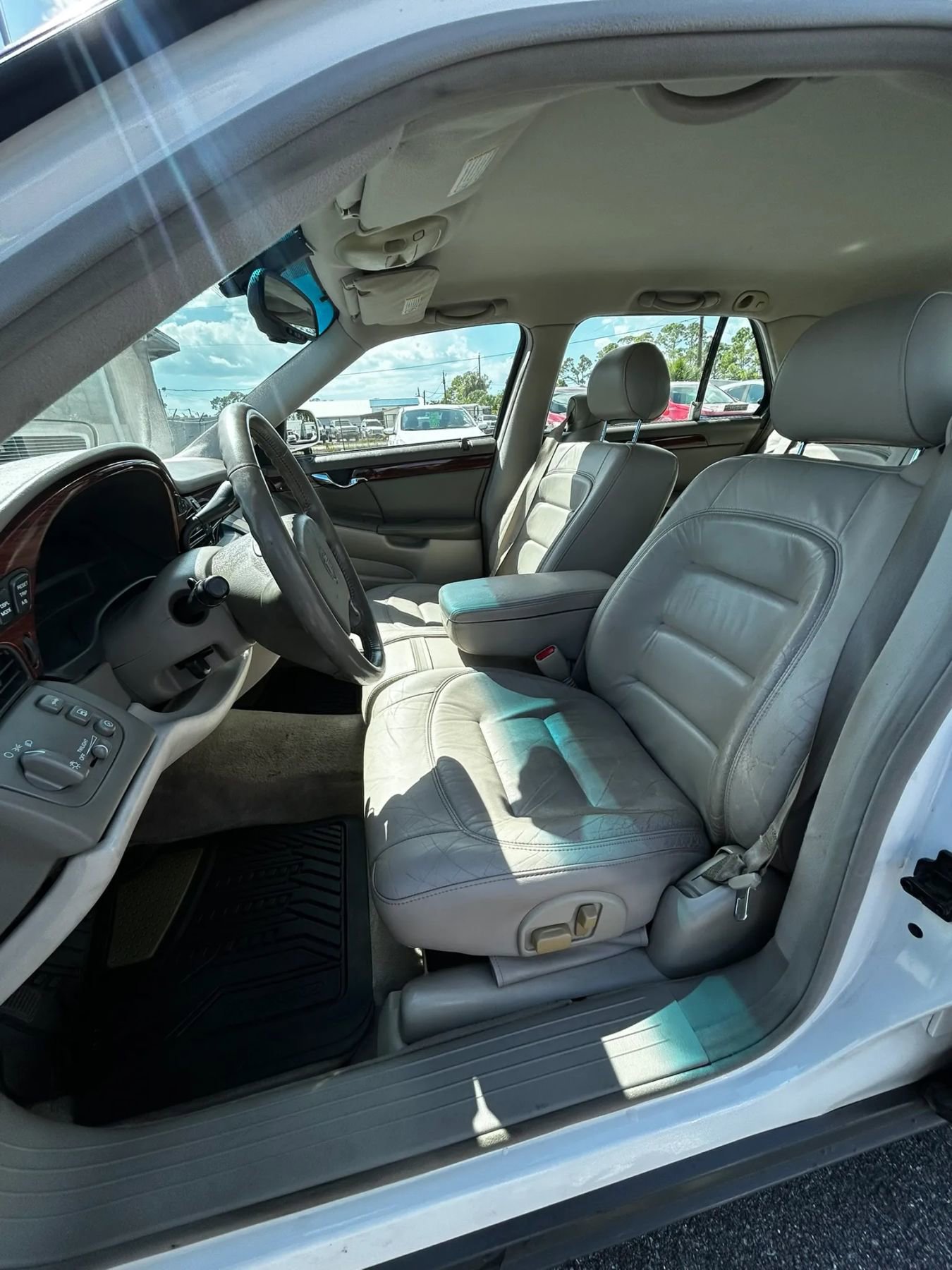 Used 2001 Cadillac De Ville Sedan image 15