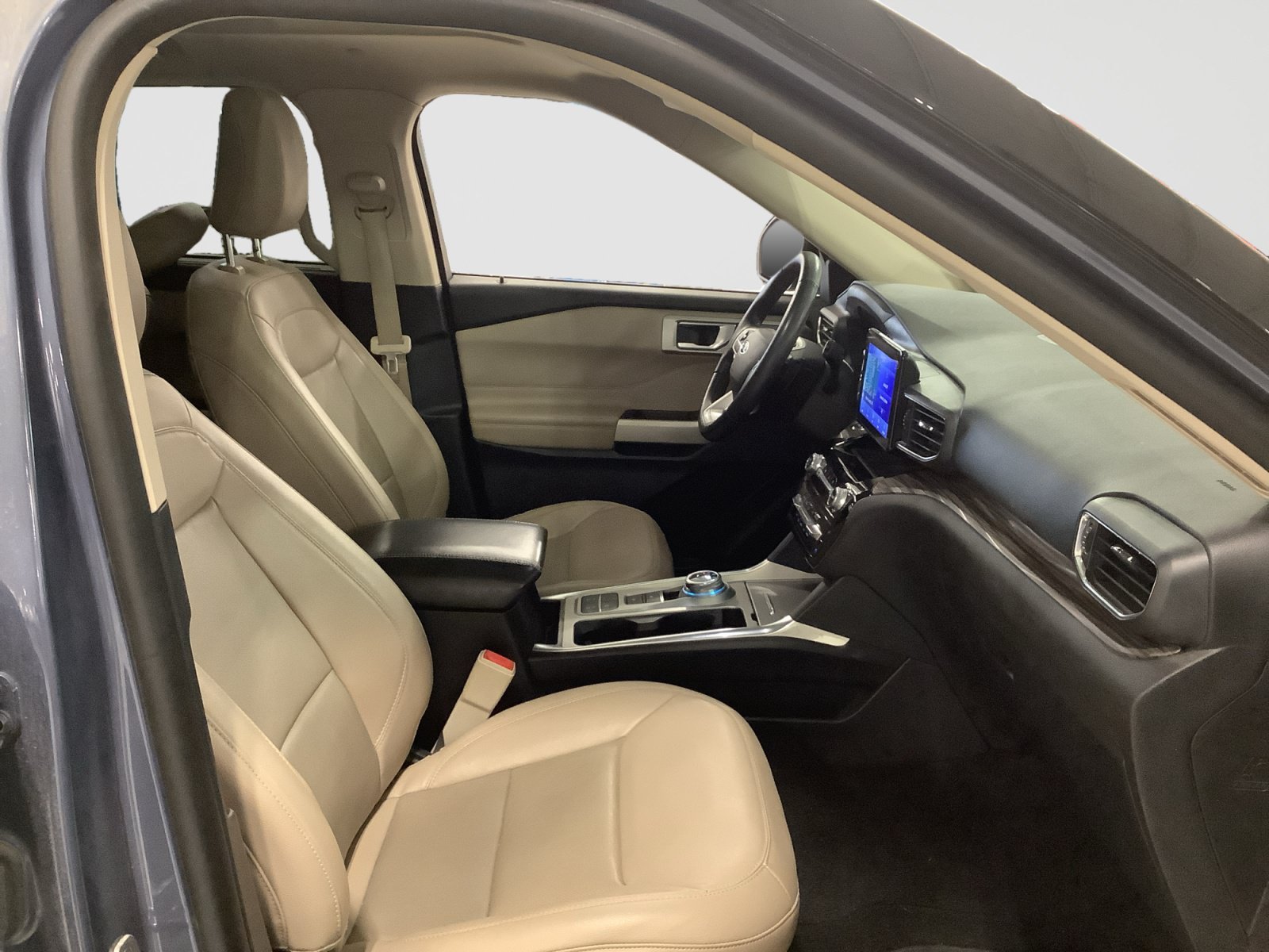 Used 2021 Ford Explorer Limited w/ Hybrid Equipment Group 310A RWD image 18