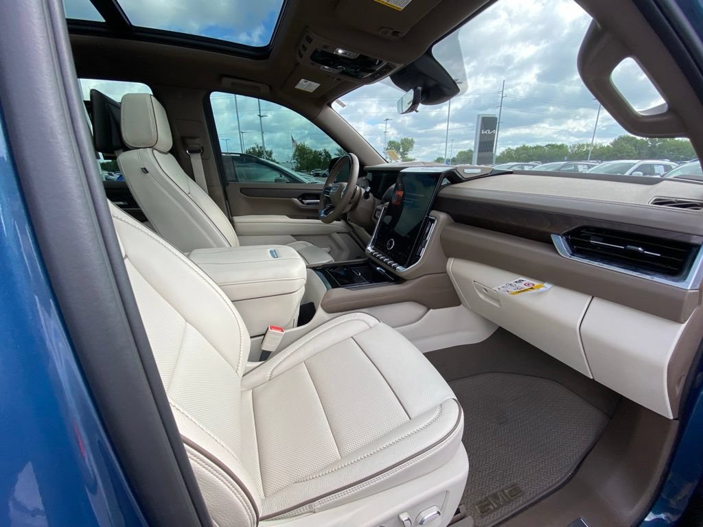 Used 2026 GMC Yukon Denali w/ Denali Reserve Package AWD/4WD image 29