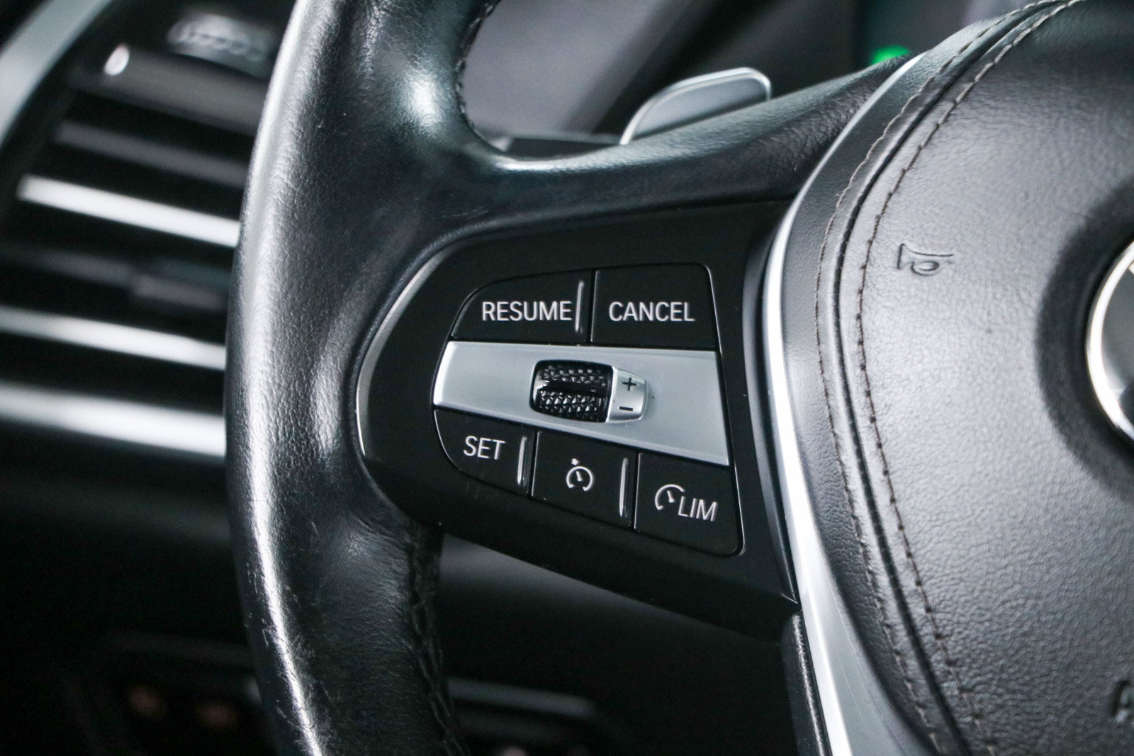 Used 2020 BMW X5 sDrive40i w/ Convenience Package RWD image 13
