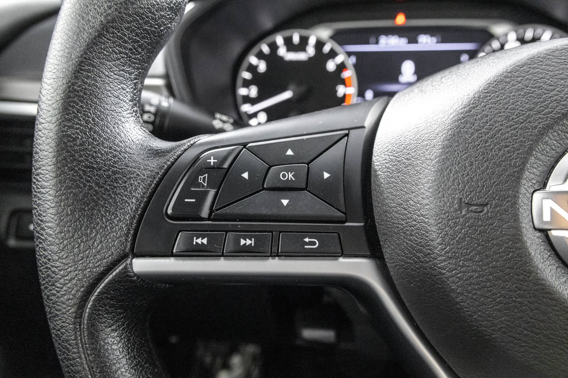 Used 2024 Nissan Altima 2.5 SV FWD image 25