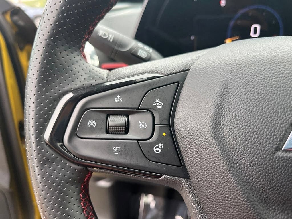 Certified 2024 Chevrolet Trax RS w/ Sunroof Package FWD image 26