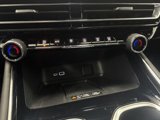 New 2027 Chevrolet Traverse RS w/ LPO, Floor Liner Package AWD/4WD image 20