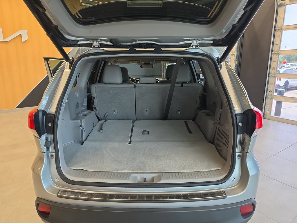 Used 2018 Toyota Highlander XLE FWD image 41