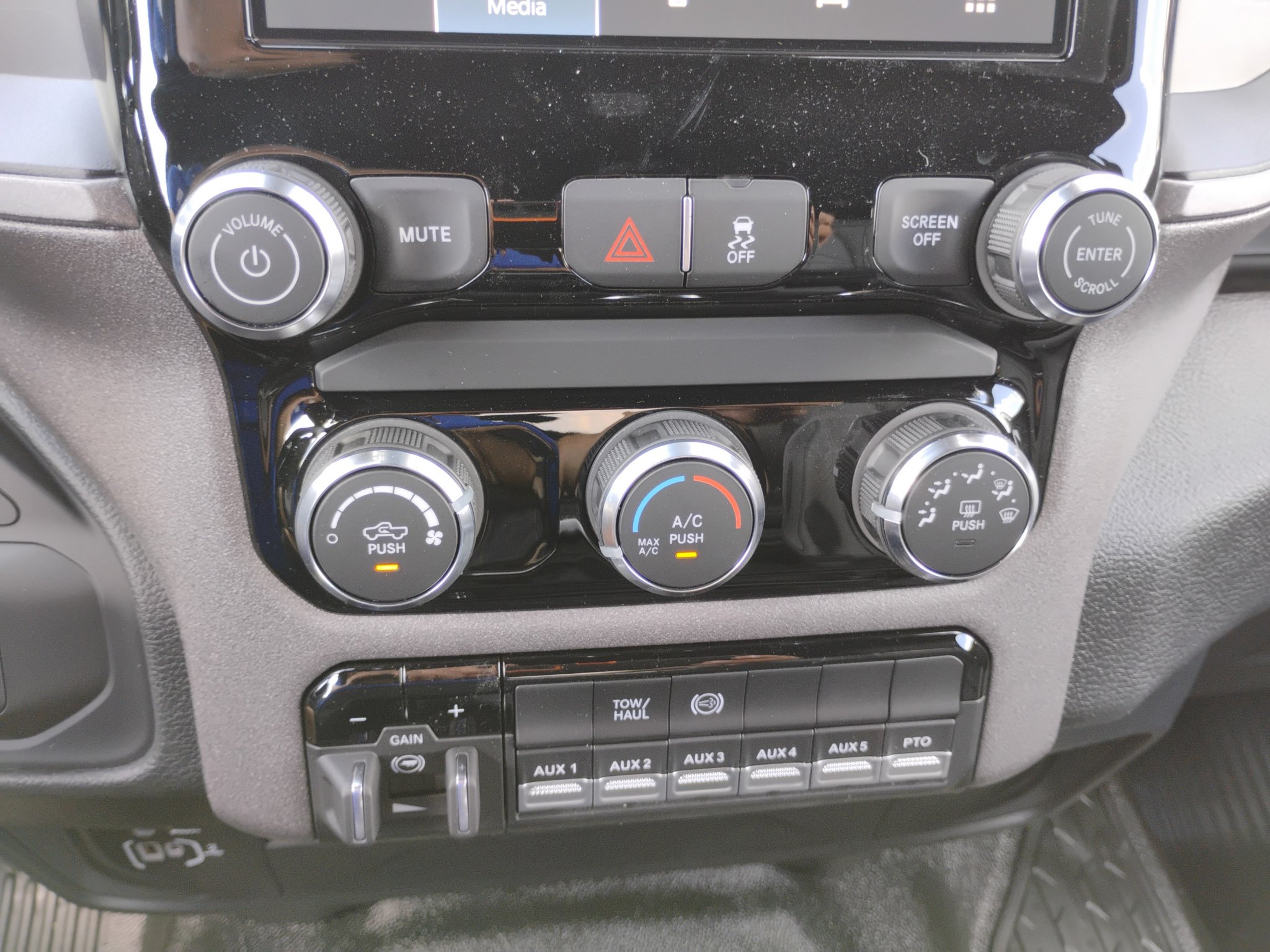New 2026 RAM 3500 Tradesman w/ Chrome Appearance Group A AWD/4WD image 24