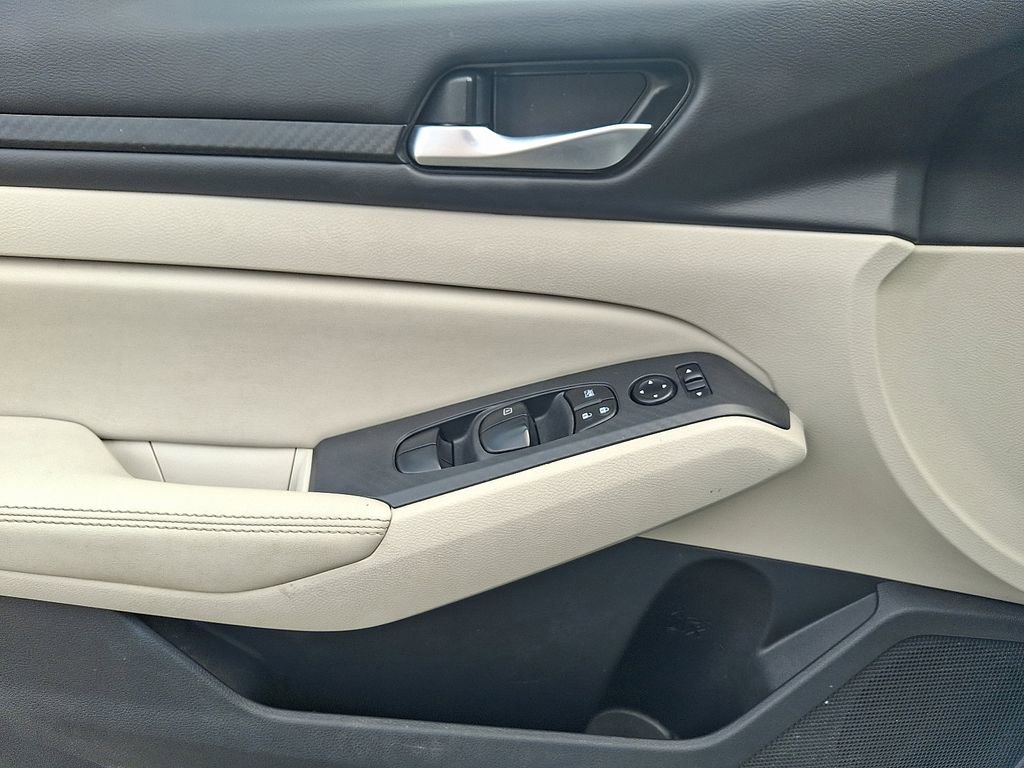 Used 2025 Nissan Altima 2.5 SV w/ SV Special Edition Package image 13