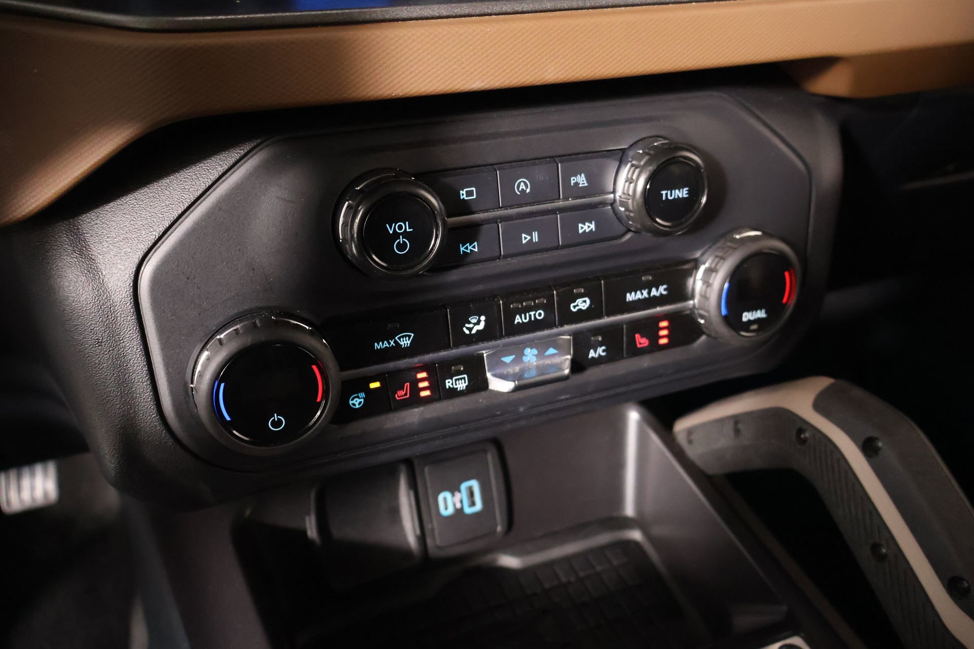 New 2024 Ford Bronco Outer Banks AWD/4WD image 8