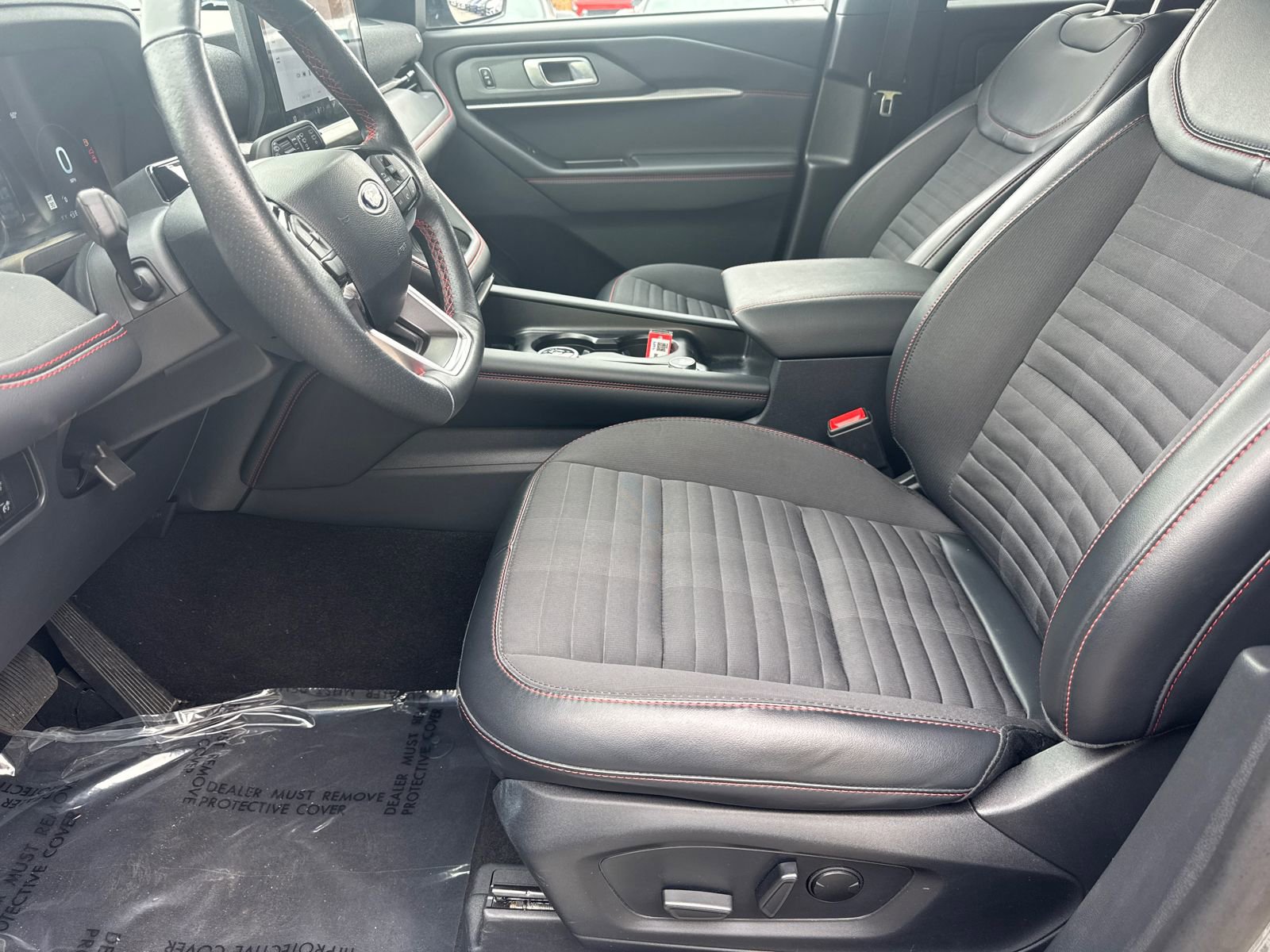 Used 2025 Ford Explorer ST-Line w/ ST-Line Street Pack AWD/4WD image 9