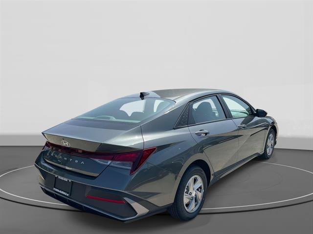 New 2026 Hyundai Elantra SE FWD image 4