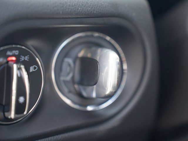 Certified 2025 Porsche Macan image 27