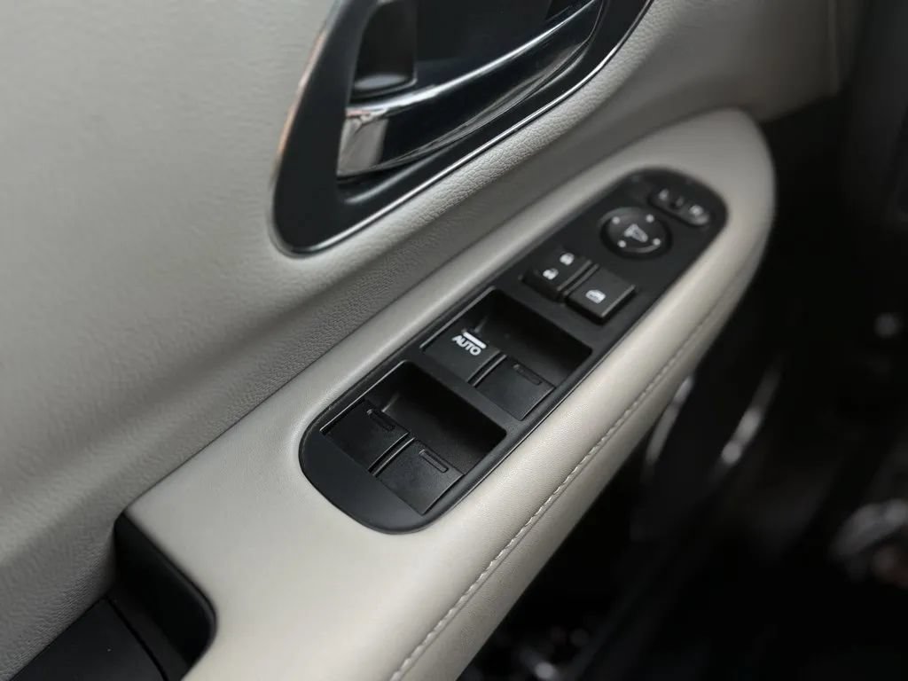 Used 2018 Honda HR-V EX-L image 9