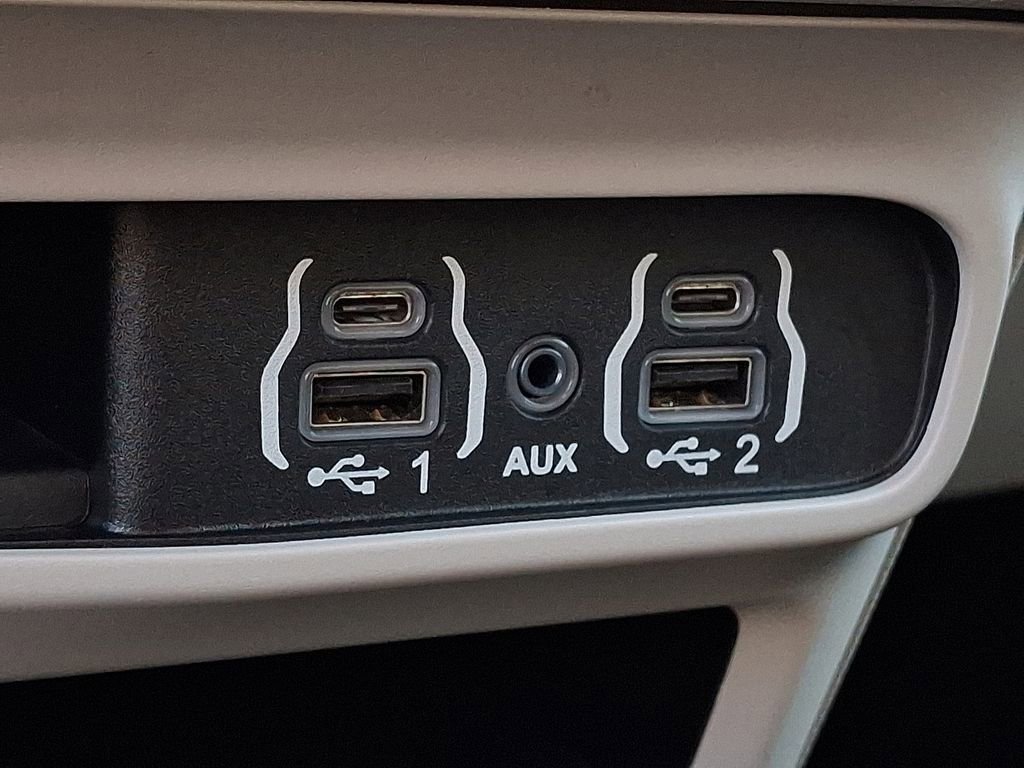 Used 2024 Chrysler Voyager LX image 25