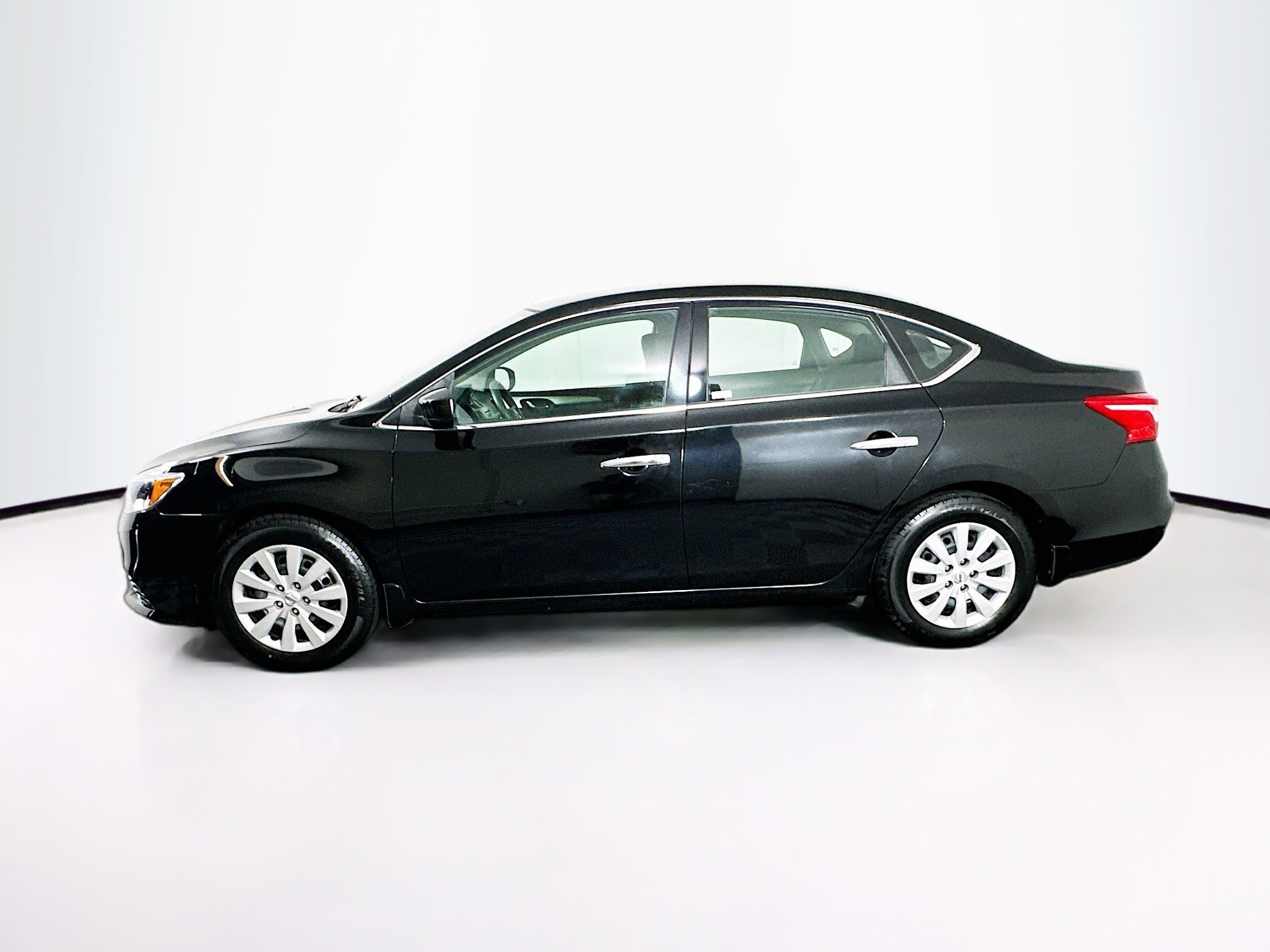 Used 2016 Nissan Sentra S FWD image 4