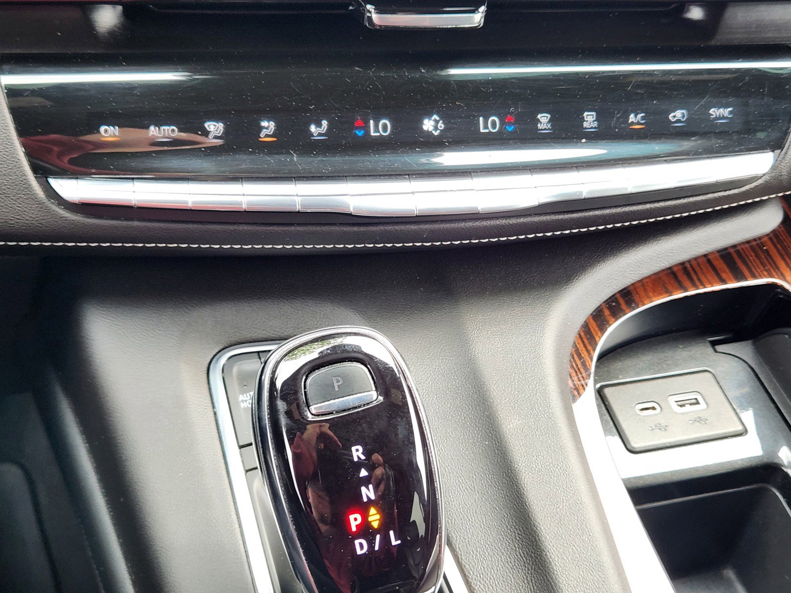 Certified 2022 Cadillac Escalade Premium Luxury RWD image 16