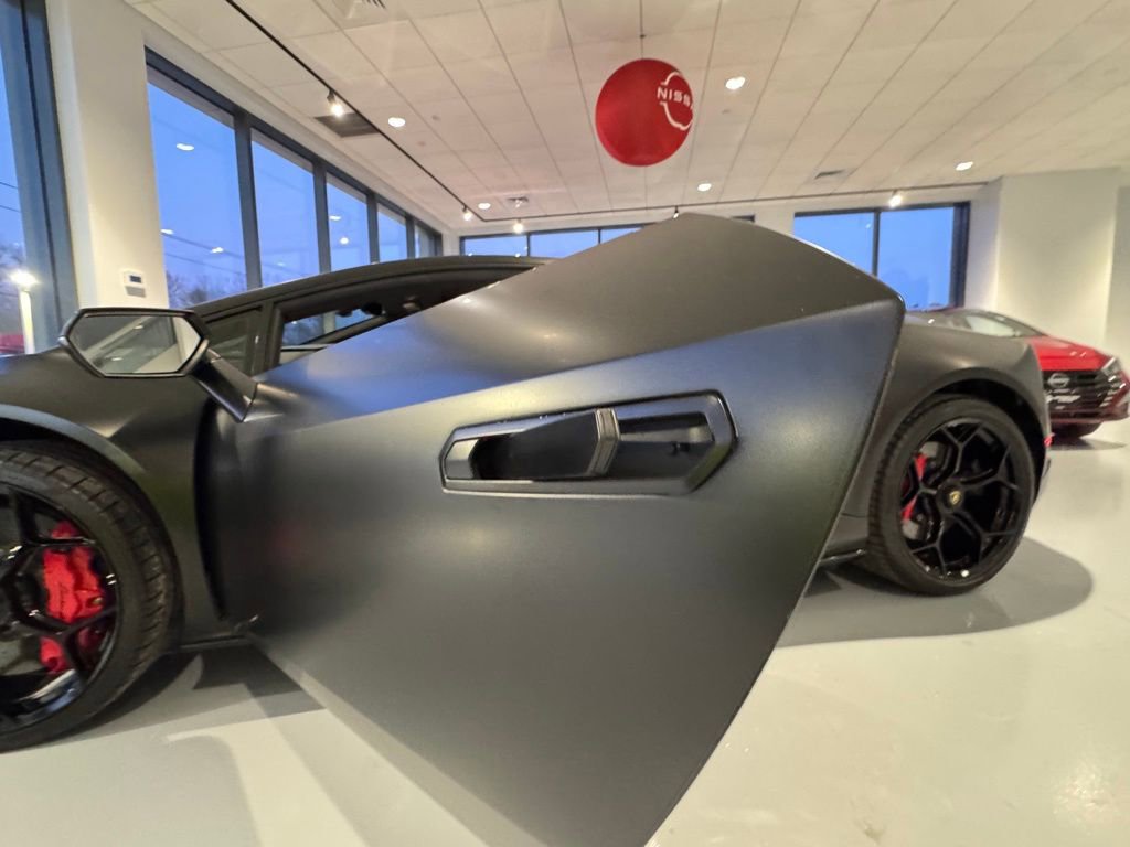 Used 2020 Lamborghini Huracan EVO image 21