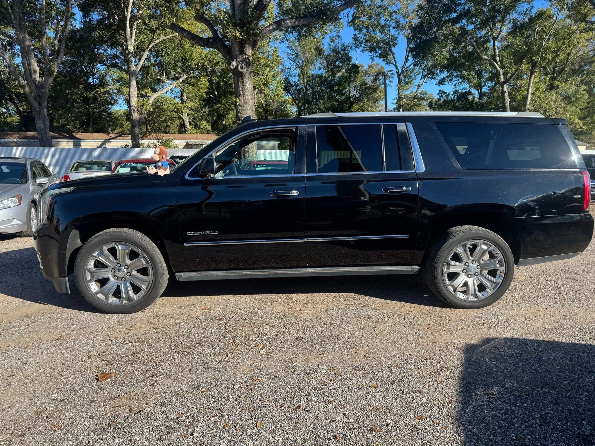 Used 2015 GMC Yukon XL Denali w/ Premium Package image 2