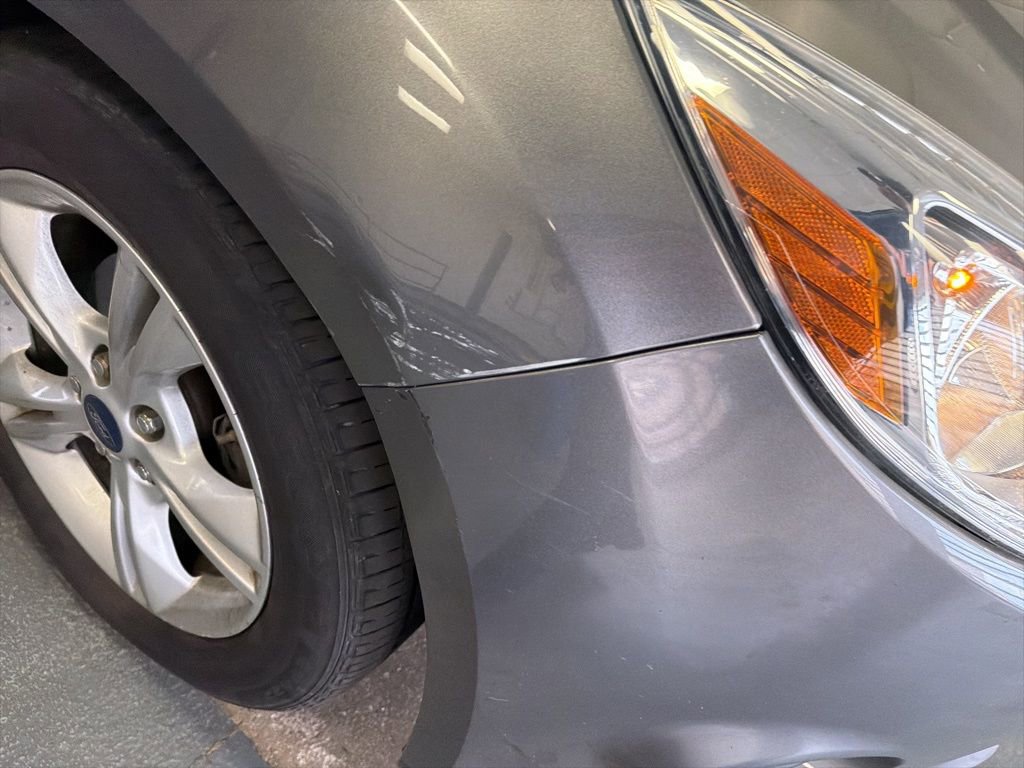 Used 2014 Ford Focus SE w/ SE Winter Package image 9