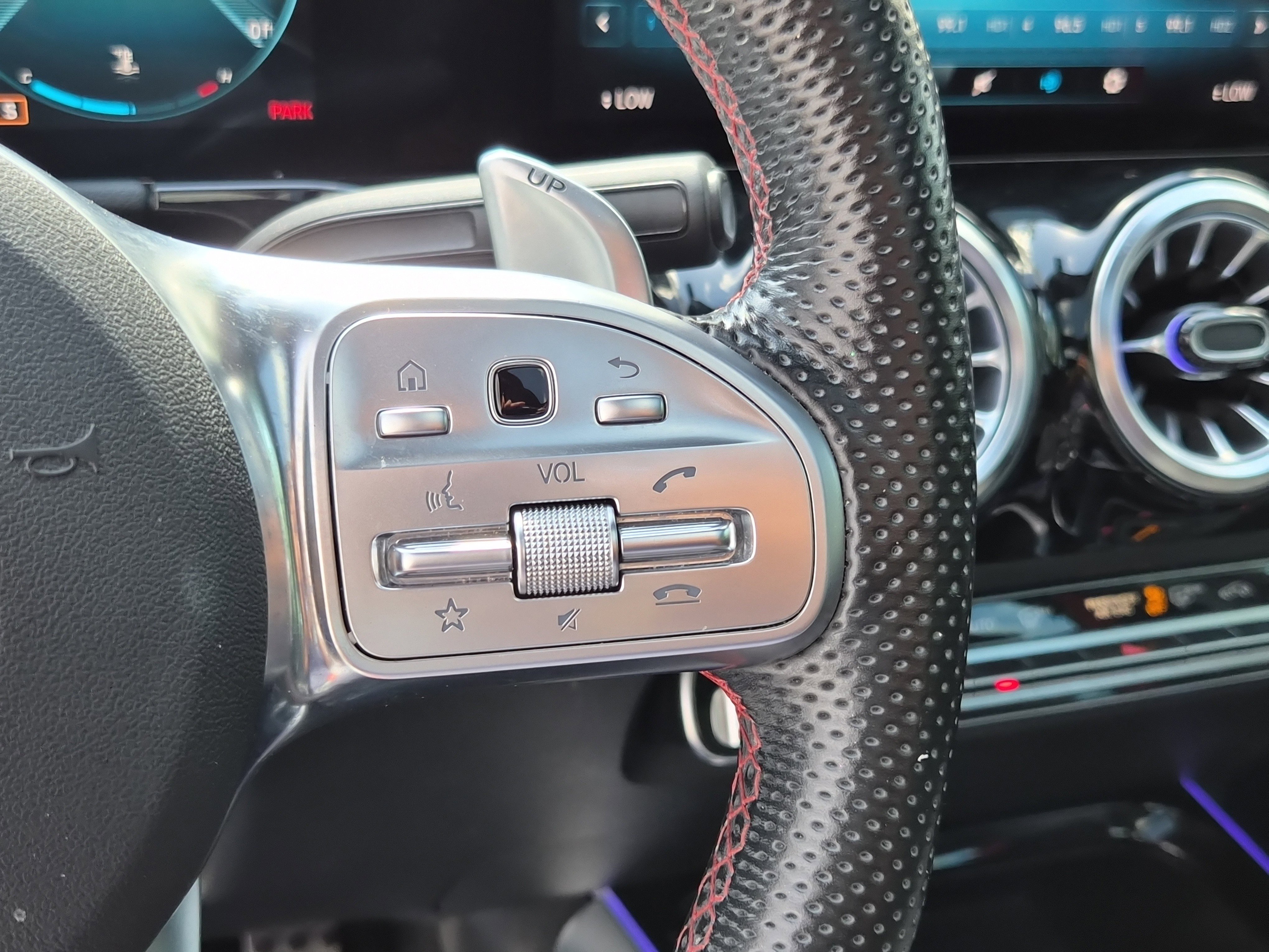 Used 2022 Mercedes-Benz GLA 35 AMG 4MATIC w/ Premium Package Lite image 26