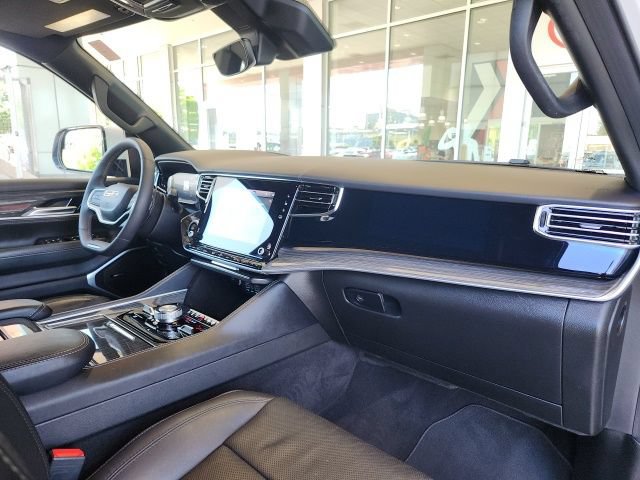 Used 2022 Jeep Wagoneer Series III w/ Flexible Seating Group AWD/4WD image 31