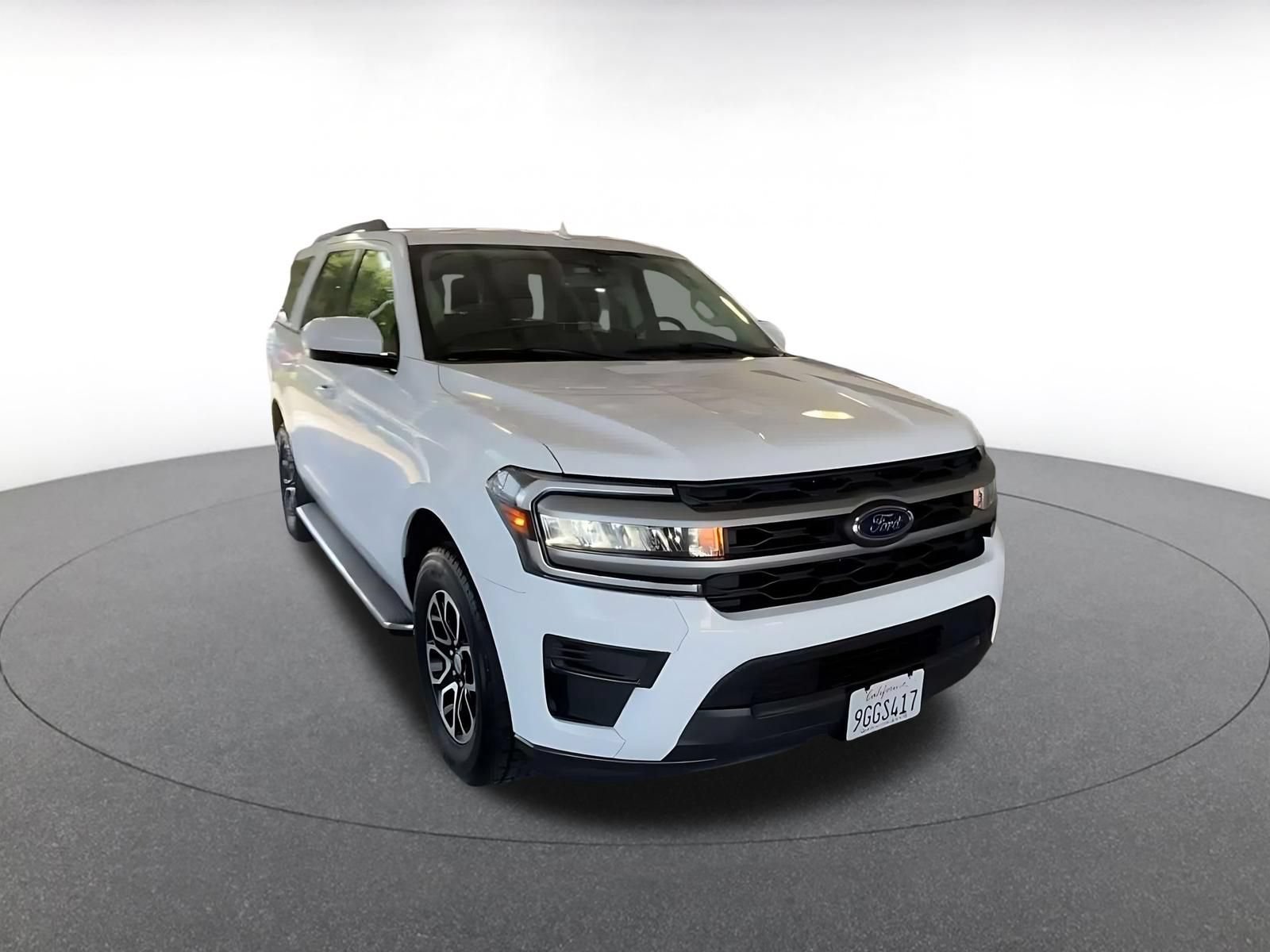 Used 2023 Ford Expedition XLT RWD image 3