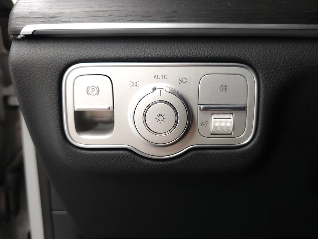 Used 2025 Mercedes-Benz GLE 450e 4MATIC image 10