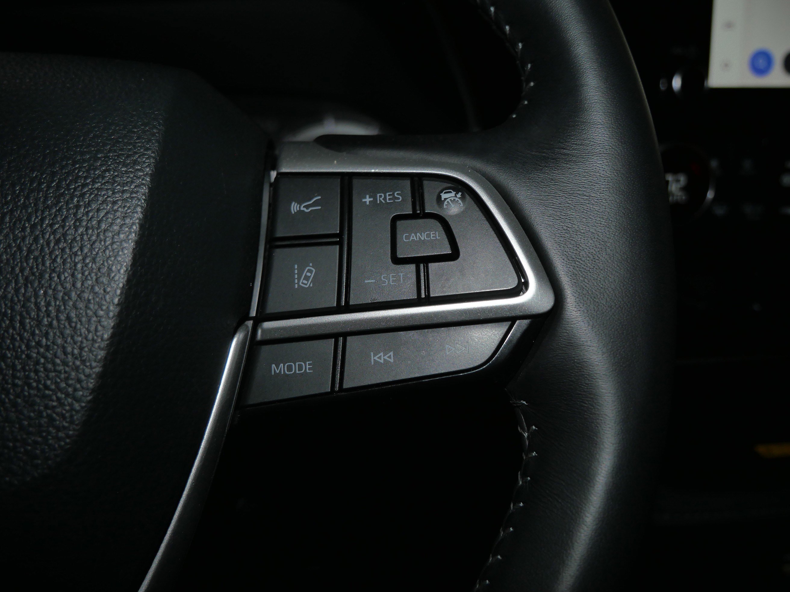 Used 2024 Toyota Highlander XLE image 30