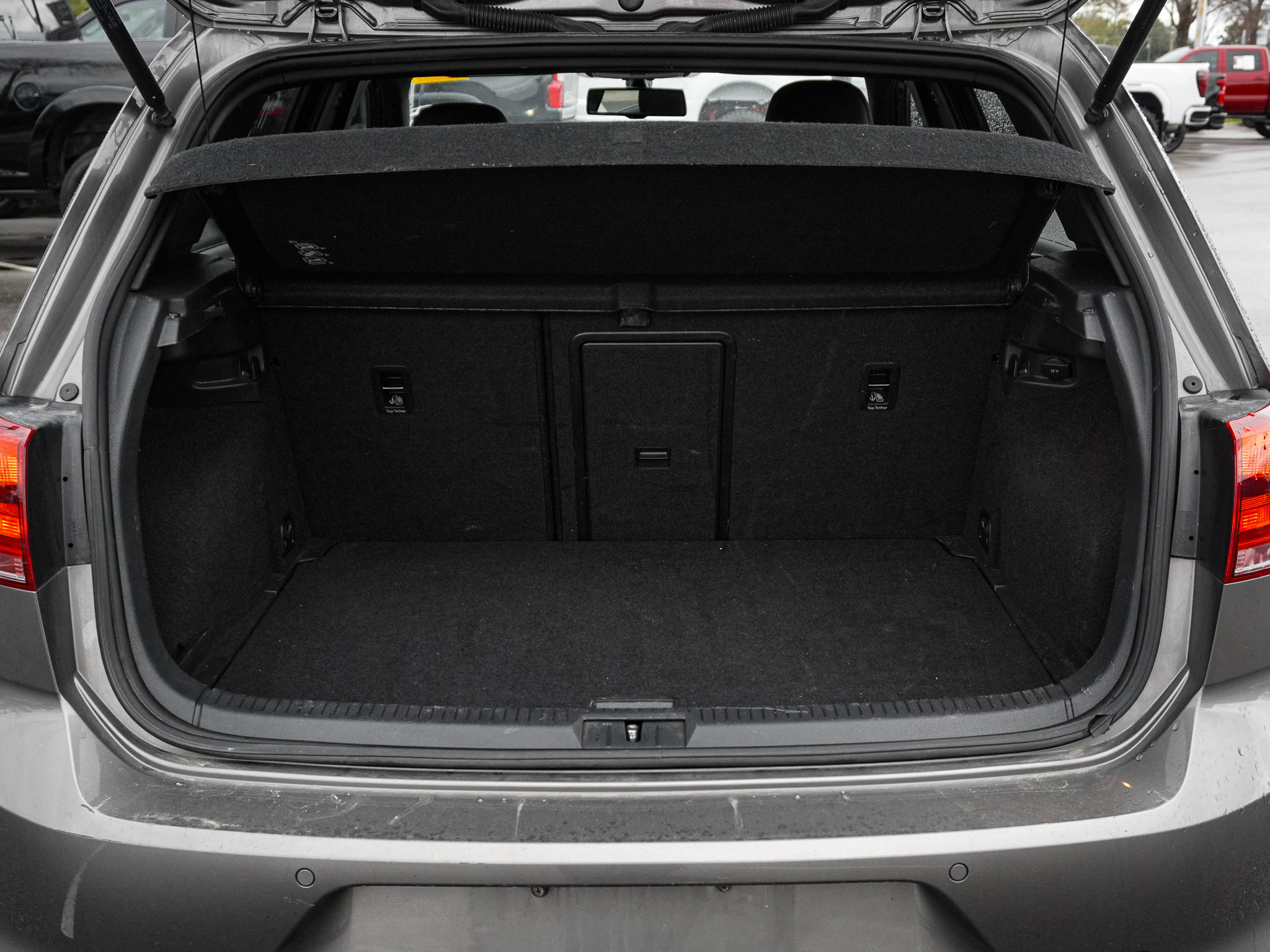 Used 2015 Volkswagen Golf R 4-Door image 31