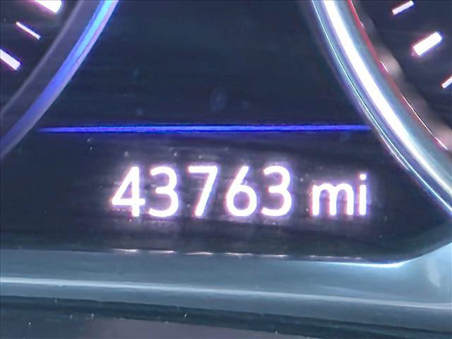 Used 2023 Chevrolet Traverse Premier FWD image 11