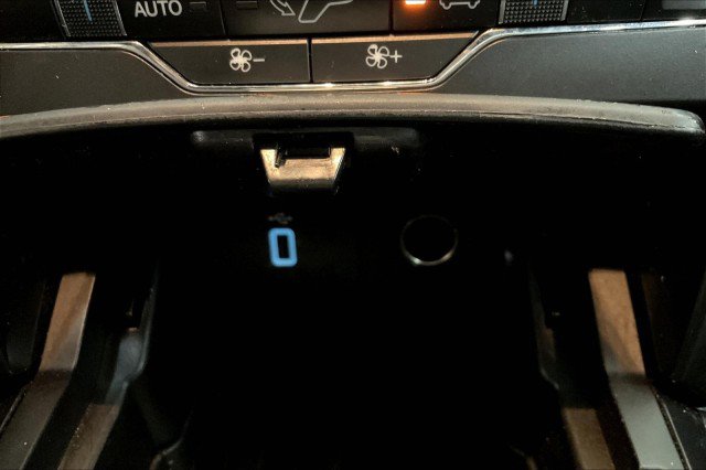 Used 2018 Ford Explorer XLT w/ Equipment Group 202A image 33