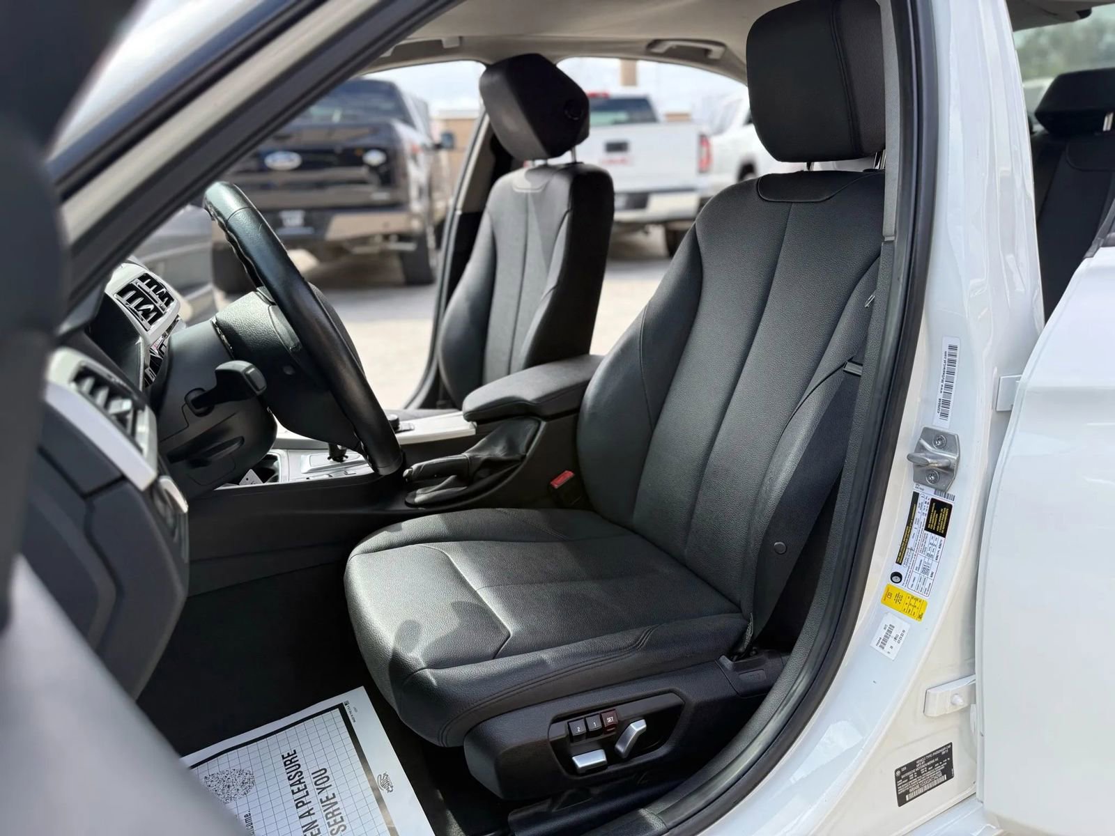 Used 2016 BMW 320i Sedan image 15