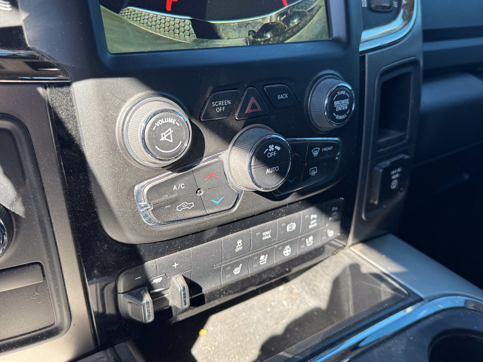Used 2018 RAM 2500 Laramie w/ Sport Appearance Group AWD/4WD image 21