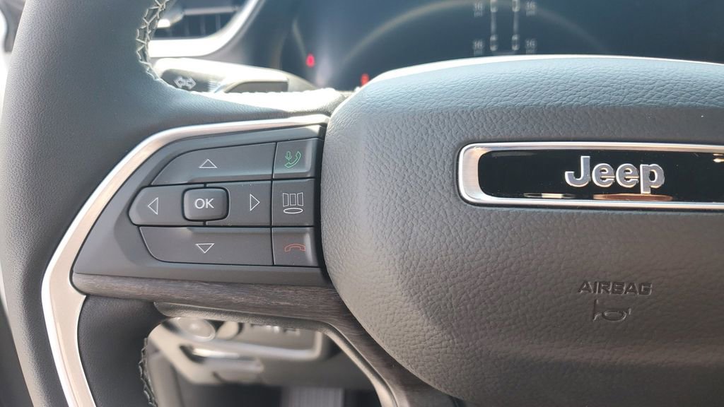 New 2025 Jeep Grand Cherokee L Limited w/ Black Appearance Package image 29