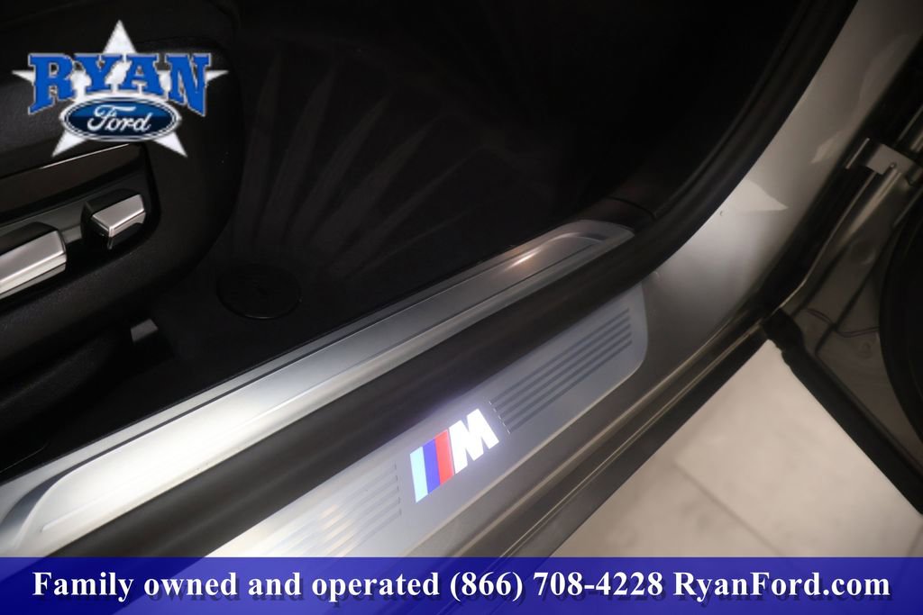 Used 2022 BMW 750i xDrive w/ Executive Package image 17
