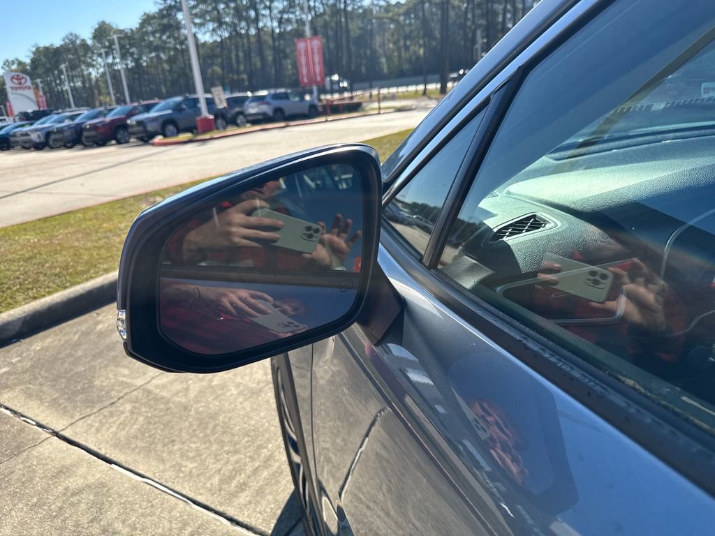 Certified 2023 Toyota Corolla Cross XLE image 13