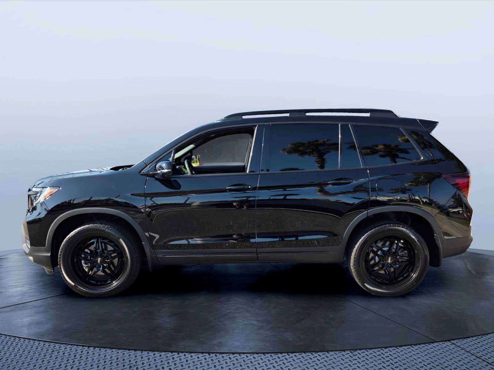 Used 2025 Honda Passport Black Edition image 5
