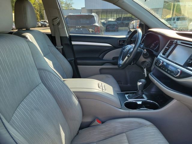 Used 2019 Toyota Highlander Plus AWD/4WD image 35