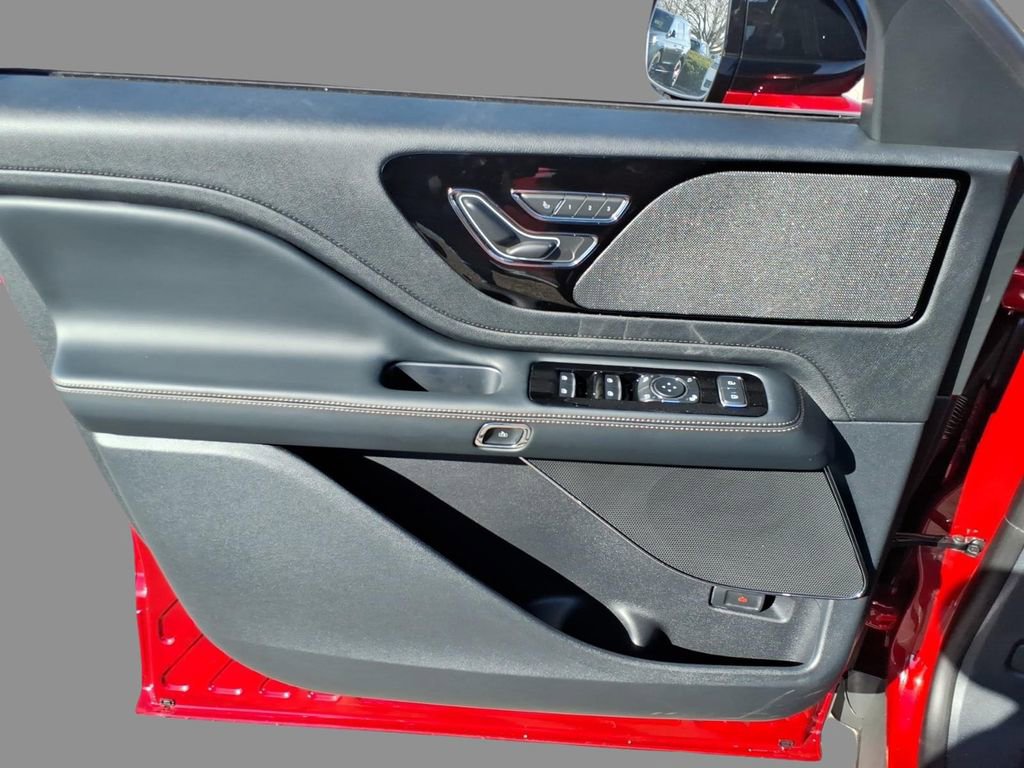 New 2026 Lincoln Aviator AWD image 15
