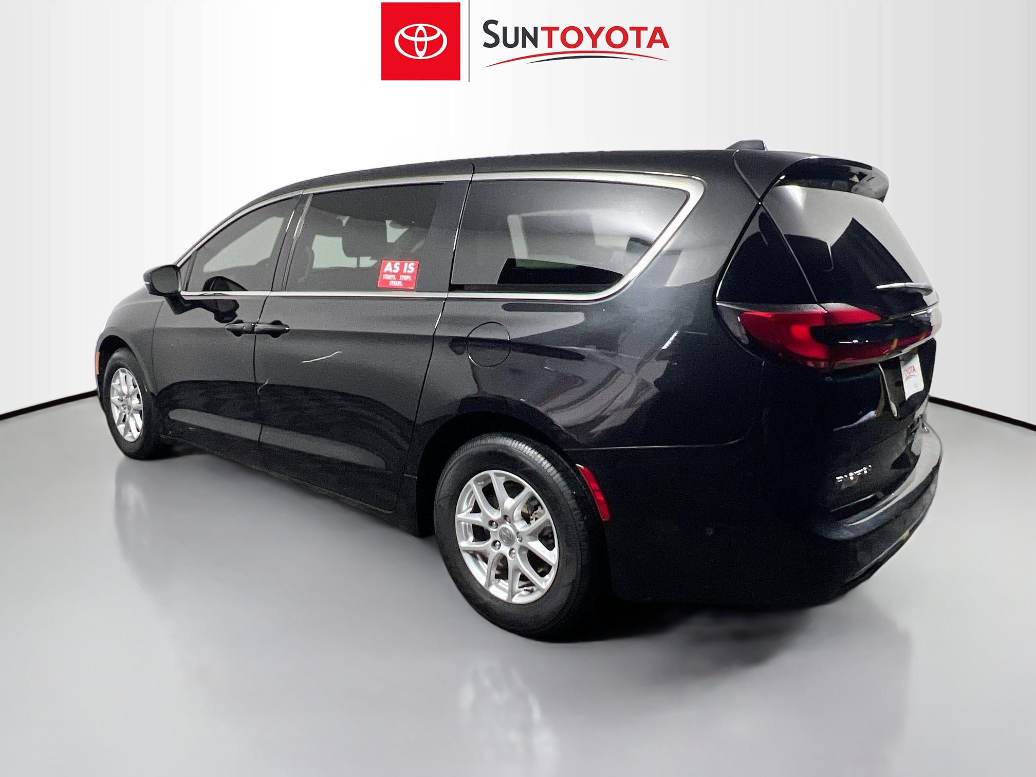 Used 2023 Chrysler Pacifica Touring-L FWD image 6