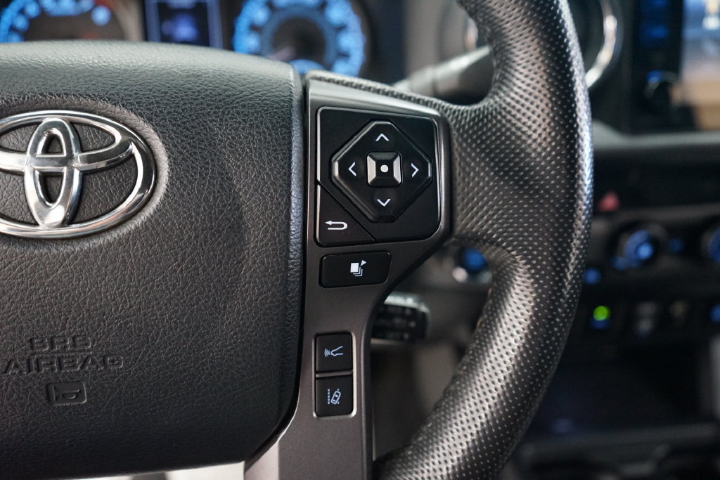 Used 2018 Toyota Tacoma TRD Off-Road w/ Technology Package AWD/4WD image 30