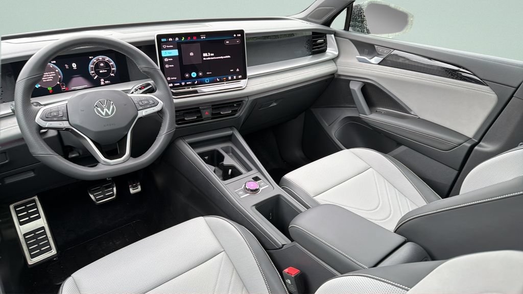 New 2026 Volkswagen Tiguan SE R-Line FWD image 29