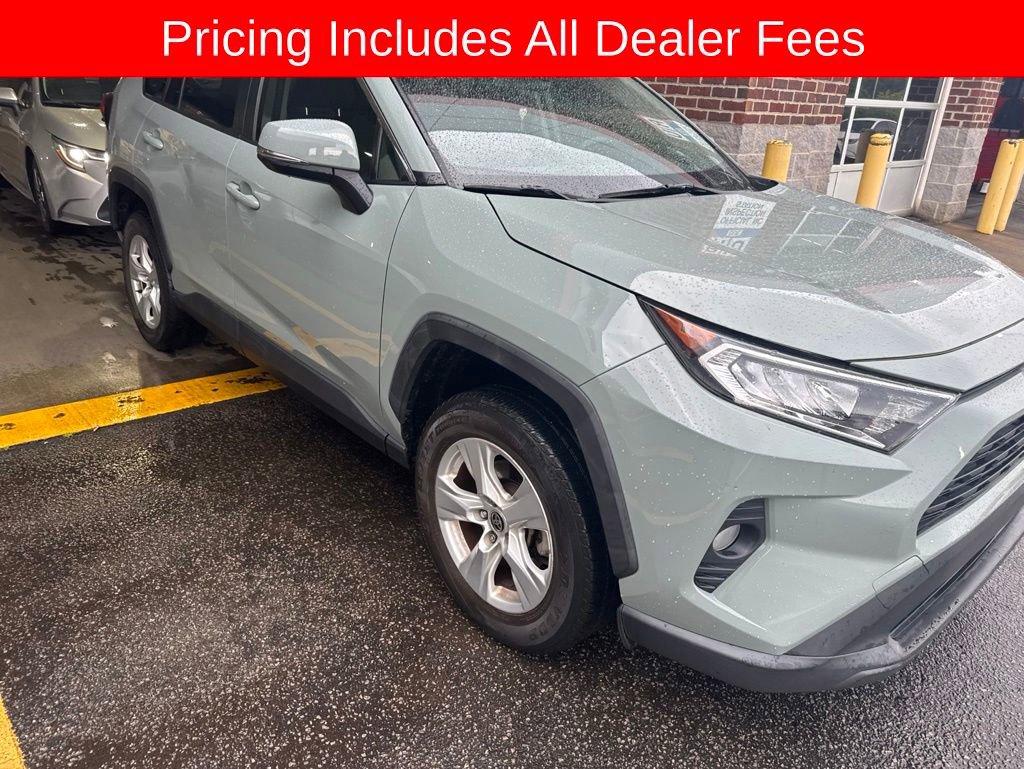 Used 2020 Toyota RAV4 XLE w/ Convenience Package FWD image 3