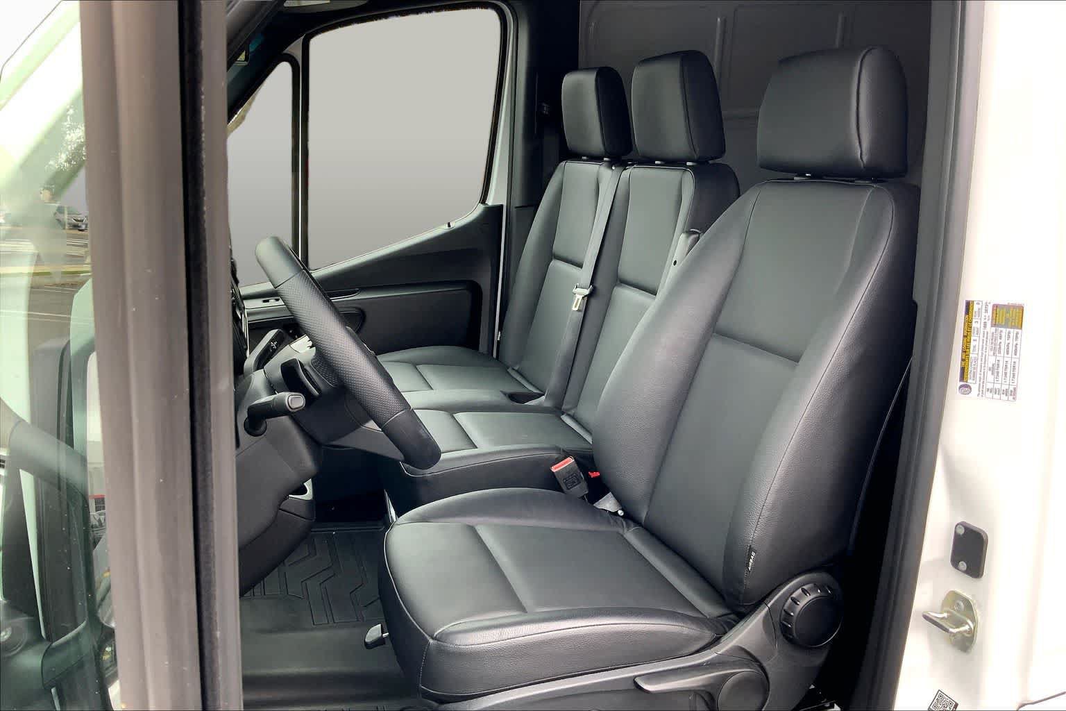 Used 2025 Mercedes-Benz Sprinter 2500 image 7