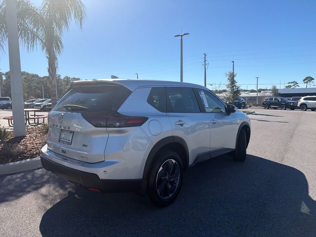Used 2024 Nissan Rogue SV image 8