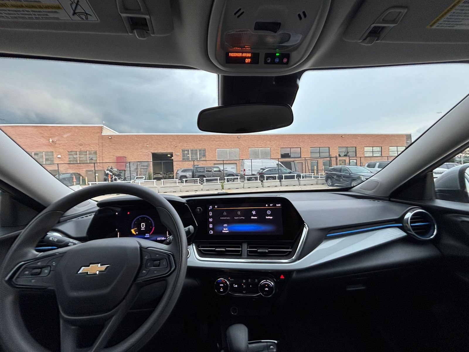 Used 2025 Chevrolet Trax LT FWD image 32