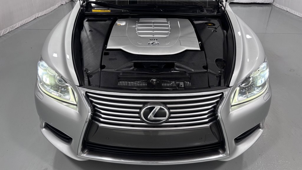 Used 2013 Lexus LS 460 AWD w/ Ultra Luxury Pkg image 30