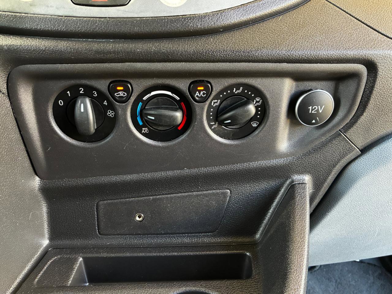 Used 2019 Ford Transit 150 XLT image 22