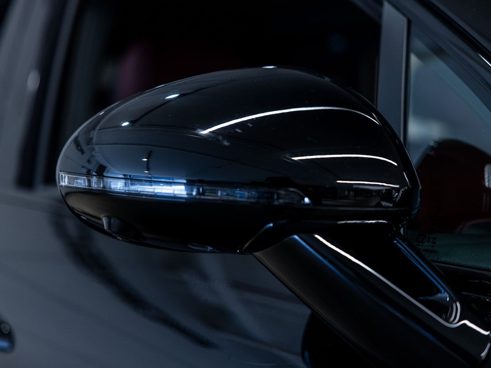 Certified 2025 Porsche Macan AWD/4WD image 15