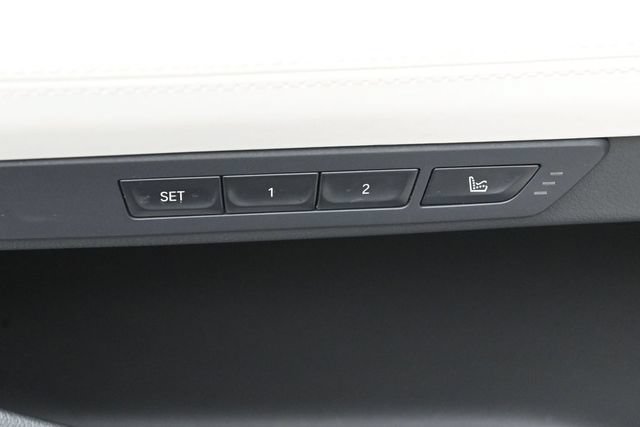 Used 2022 BMW 750i xDrive w/ Luxury Rear Seating Package AWD/4WD image 37