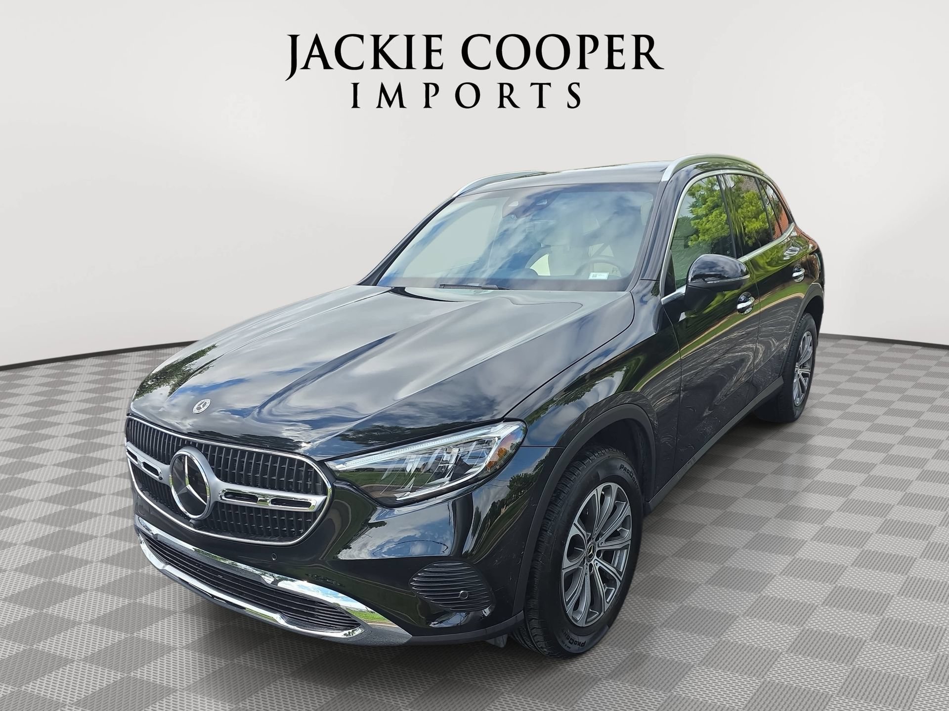 Used 2024 Mercedes-Benz GLC 300 4MATIC image 1