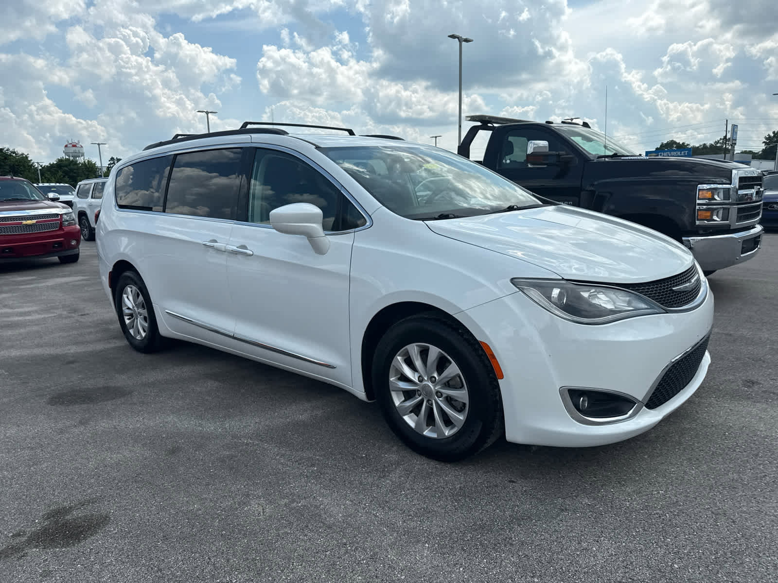Used 2017 Chrysler Pacifica Touring-L image 4